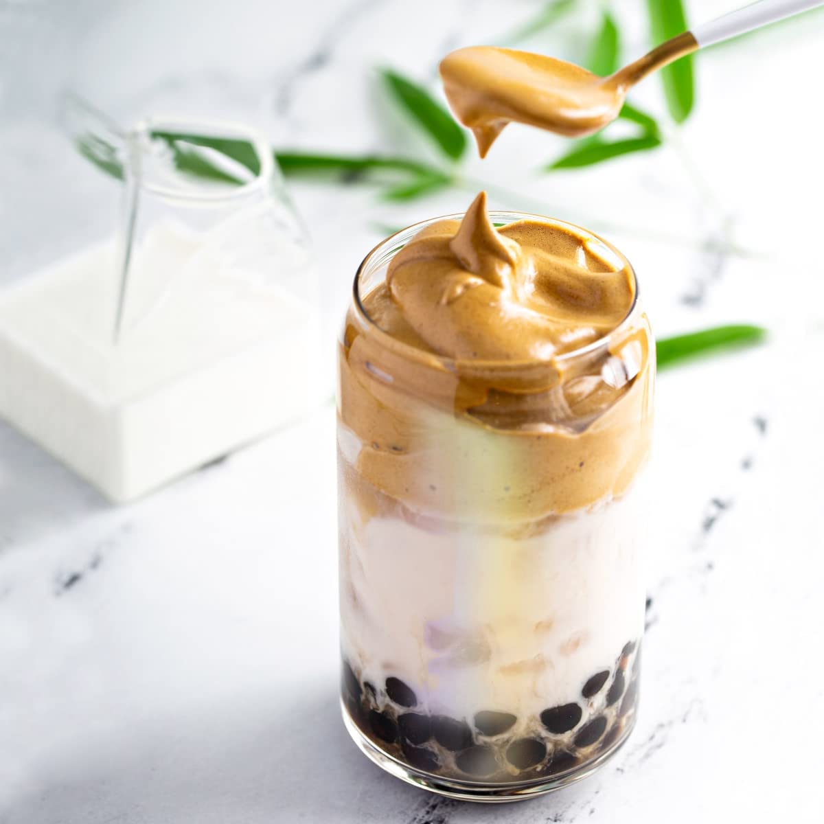 16oz 8 Pack Drinking Glasses with Bamboo Lids and Straw, RUCKAE Beer Can Glass Cups,Iced Coffee Cup,Glass Tumbler with Straw and Lid, Can Shaped Glass Cups for Beer,Smoothies,Cocktail,Whiskey